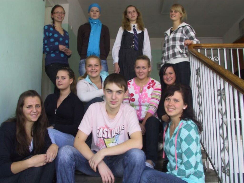 “Visi kopā draudzīgi strādāsim,” sola Smiltenes ģimnāzijas pašpārvaldes prezidente Ilze Saviele (attēlā 2. rindā otrā no kreisās). 
Autors: Sandra Pētersone