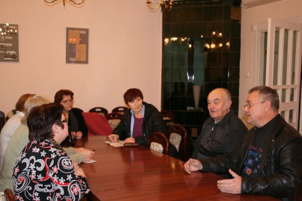 Valkas domē pilsētas daudzdzīvokļu namu pārvaldnieki saņēma informāciju par to, cik iedzīvotājiem būs jāmaksā par apkuri oktobrī. 
Autors: Inga Karpova