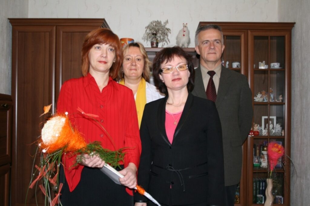 Natāliju Dubrovsku sveikt bija ieradusies domes priekšsēdētāja Unda Ozoliņa, izpilddirektors Valdis Rogainis un sociālā darbiniece Iveta Poriete.
Autors: Aivars Zilbers