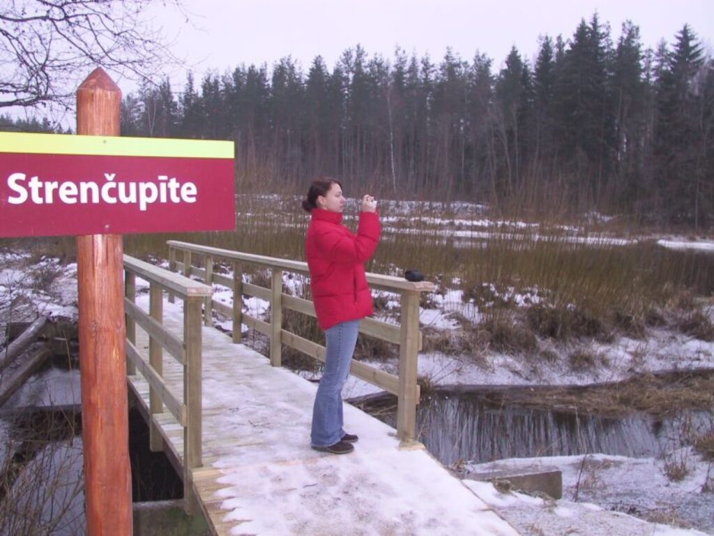 Gaujas ainava pie jaunā tilta patīk arī Strenču domes plānotājai Santai Rāvičai. Te ir skaista daba, par kuru var priecāties klusumā.
Autors: Sandra Pētersone