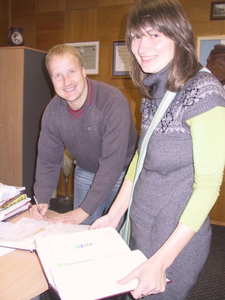 Vakar detālplānojuma materiālus firmas “Vidzemes mērnieks” plānotāja Lauma Sīle -  Krūskopa pasniedza arī zemes īpašnieces “Mežvalde AD” valdes loceklim Ilmāram Kauliņam.
Autors: Sandra Pētersone