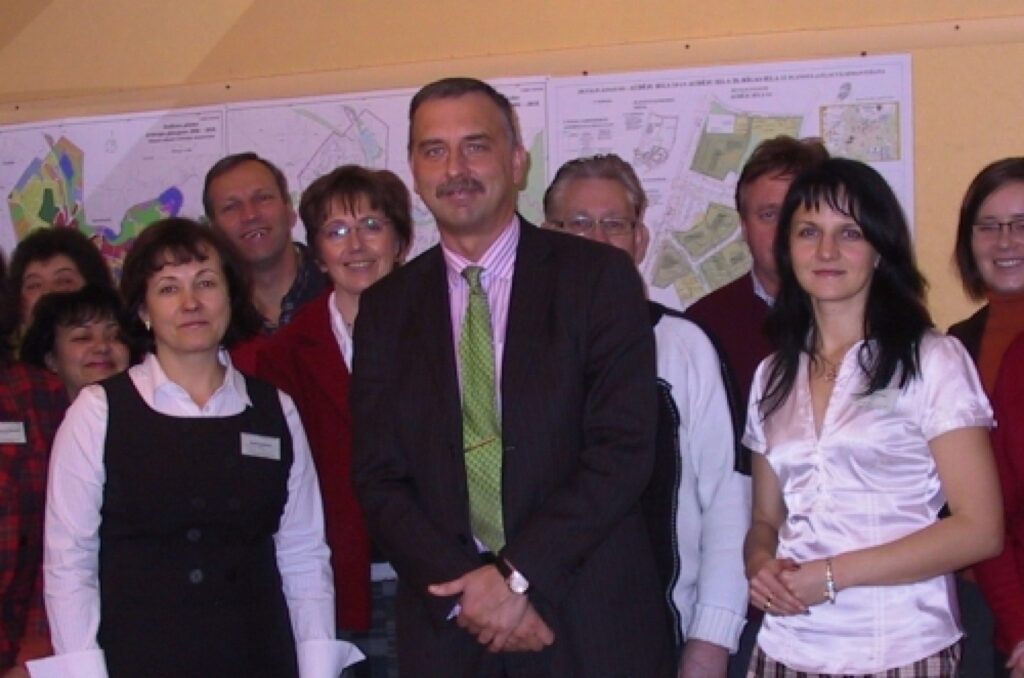 Smiltenes Trīs pakalnu pamatskola, iesaistoties Comenius projektā “Varavīksnes pasaule”, pirmie uzņēma piecu dalībvalstu pārstāvjus. Pieņemšana Smiltenes pilsētas domē.
Autors: Santa Sinka