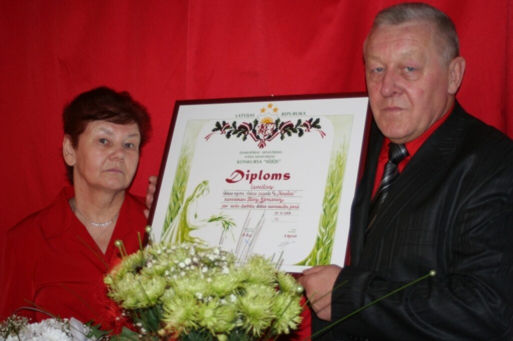 Valda un Tālis Lārmaņi jau vairākus gadus rūpējas, lai Gaujas pļavas neaizaugtu un saglabātu savu skaistumu.
Autors: No personīgā arhīva