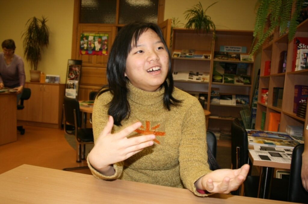 Līdz pat mācību gada beigām Valkas ģimnāzijas 11.b klasē mācīsies taizemiete Thitapa Rwethaisavad jeb Vink, kā viņu sauc skolas biedri un skolotāji. 
Autors: Inga Karpova