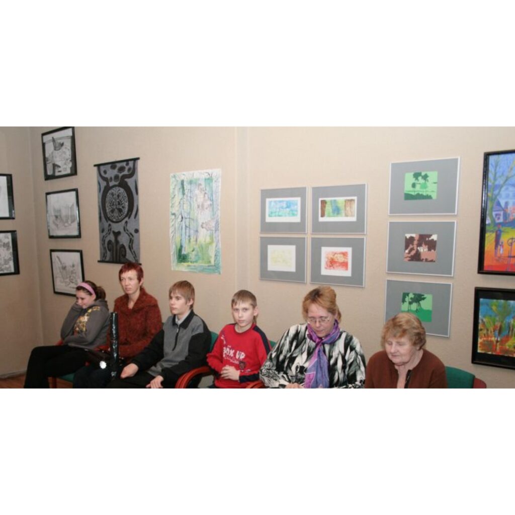 Vakar, 17. decembrī, vakarā Valkas kultūras nama mazajā zālē atklāja mākslas skolas 6. kursa un tās studijas dalībnieku pusgada darbu izstādi. 6. kurss darbojas jau daudzus gadus un to apmeklē tie skolēni, kuri ir absolvējuši noteiktos...
Autors: Aldis Dubļāns