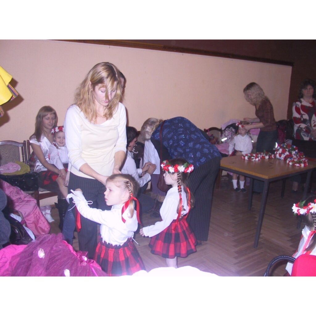 Sestdien, 13. decembrī, Smiltenes kultūras un sporta centrā uz brīdi varēja sajusties, kā vasarā. Vismaz to vēlējās sadancošanās koncerta “Vasara ziemā” organizatori, piedāvājot skatītājiem dzīvespriecīgas dejas ar pavasara un vasaras...
Autors: Sandra Pētersone