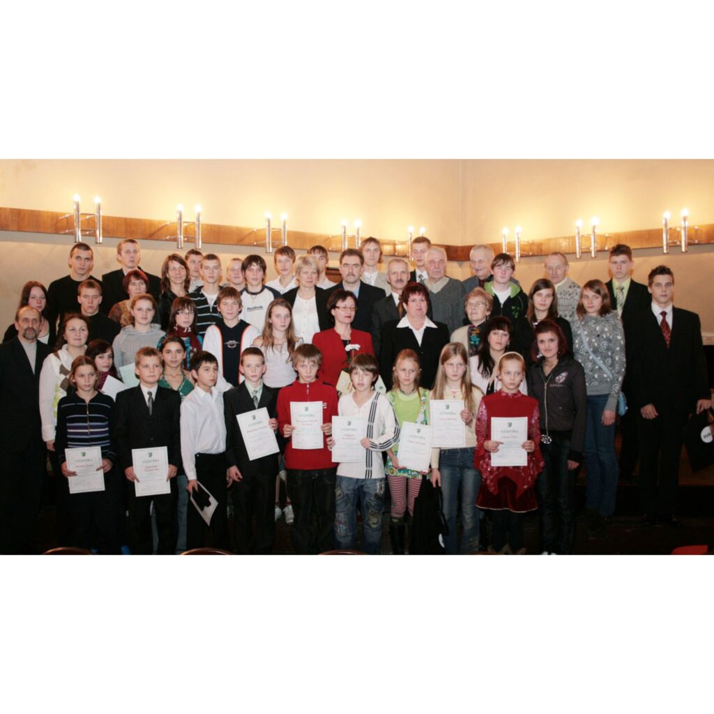 Piektdien, 12. decembrī, Valkā aizsākta jauna tradīcija – pilsētas dome izteica atzinību aizvadītā gada labākajiem, aktīvākajiem sportistiem un sporta dzīves organizatoriem.


1.Pirmo reizi Valkā Ziemassvētku priekšvakarā vairāki desmiti...
Autors: Aldis Dubļāns