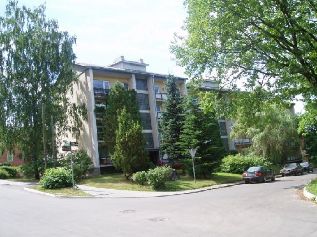 Daudzdzīvokļu māja Smiltenē Pils ielā . Būvējis 8CBR 1971-1972. g. 2005.g. foto.
Autors: Guntis Gāle