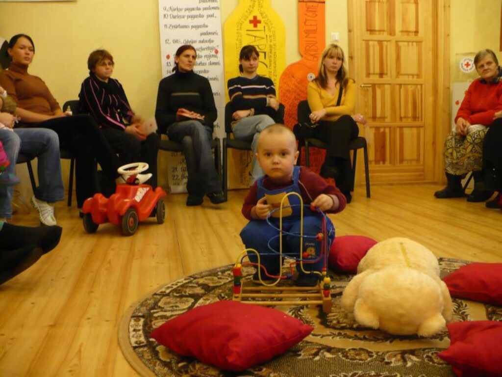 Nodarbošanos seminārā varēja atrast arī visjaunākie dalībnieki, kurus līdzi bija atvedušas viņu mammas.
Autors: No arhīva 