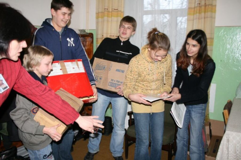  Ērģemes pamatskolas skolēni aktīvi piedalās Līgatnes papīrfabrikas rīkotajā makulatūras vākšanas akcijā.
Autors: Inga Karpova