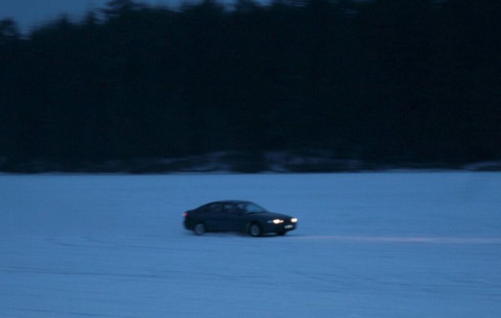 Jaunieši uz Zāģezera ledus pilnveido savu braukšanas meistarību un gaida sacensības.
Autors: Aldis Dubļāns