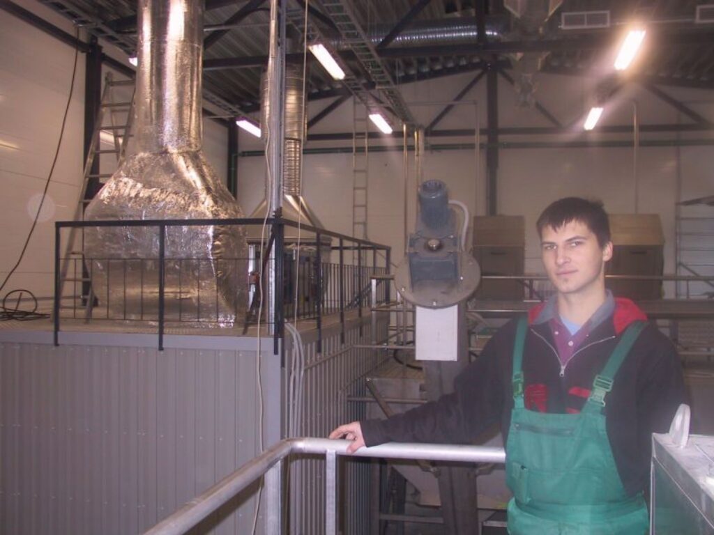 Laborants Austris Katosovs uzsver, ka jaunās attīrīšanas iekārtas (attēlā) vajadzētu nodot ekspluatācijā līdz vasarai, lai neatkārtotos 2007. gada vasaras bēdīgā pieredze.
Autors: Sandra Pētersone