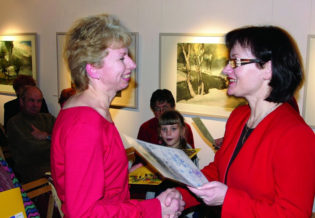 SIA “K” veikala vadītāja Gita Krastiņa veikala izdaiļošanu svētkos uzskata par pašsaprotamu parādību un nenoliedz, ka tas var piesaistīt garāmgājējus.
Autors: Aldis Dubļāns