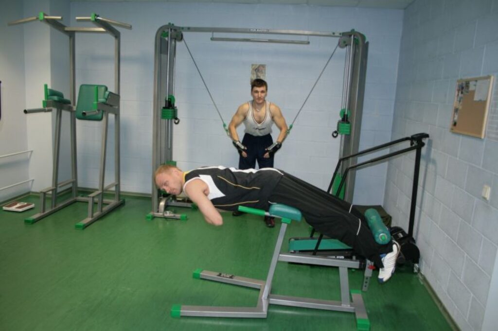 Mārtiņš Bratka (priekšplānā) un fitnesa treneris Juris Stankaničs uzskata, ka par savu ķermeni katram ir jārūpējas.
Autors: Aldis Dubļāns