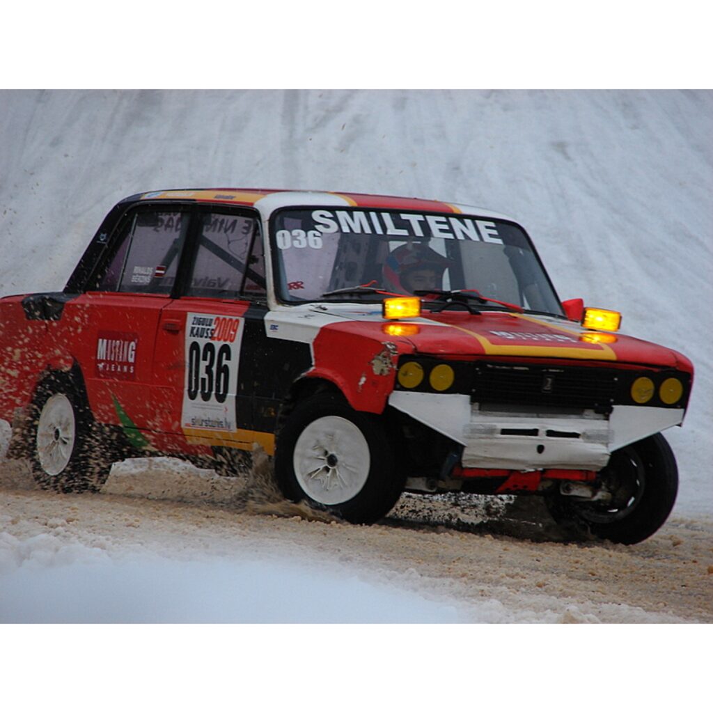 „Žiguļu kauss 2009” 4. posms norisinājās Smiltenē sporta un atpūtas kompleksā „Teperis”. Uz starta lielajā trasē devās 30 pasākuma dalībnieki – desmit brīvajā klasē, 11 standarta un astoņi jauniešu klasē, kā arī VIP braucējs. Katra klasē...
Autors: Santa Sinka