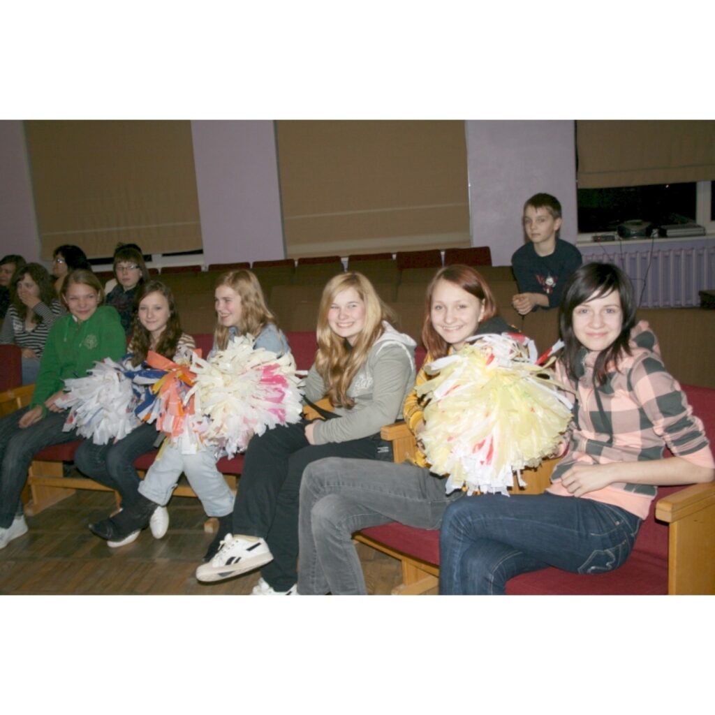 Piektdienas vakarā Valkas pamatskolā jau otro gadu pēc kārtas notika konkurss “Vai tu esi gudrāks par piektklasnieku?”. 

Skolas direktore Nadežda Možārova atzīst, ka skolēniem patīk intelektuālie konkursi. To pierādīja arī kuplais...
Autors: Inga Karpova