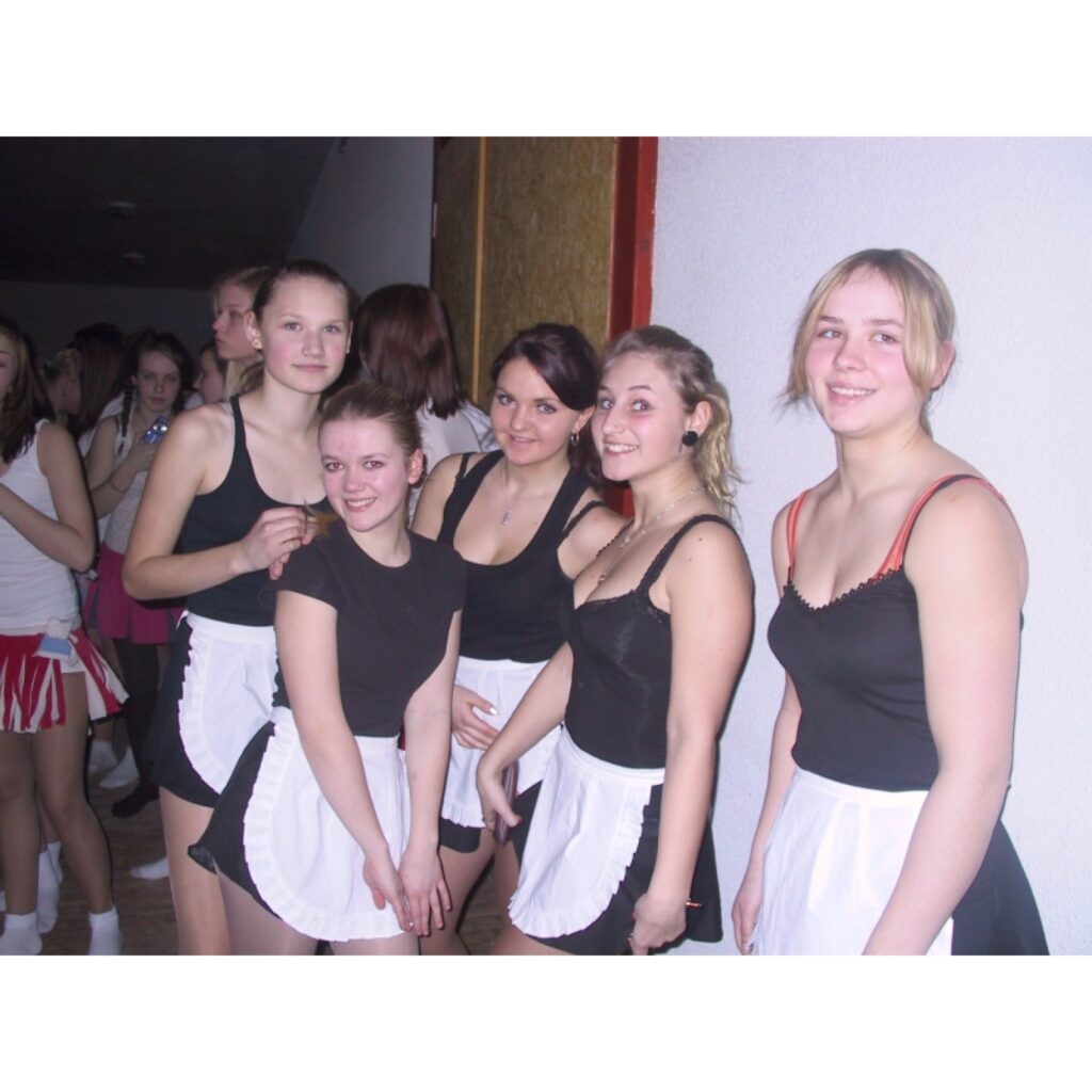 Skatītāju pārpildītā zālē Smiltenes kultūras un sporta centrā vakar tika aizvadīts Smiltenes ģimnāzijas 9. aerobikas festivāls.

Tradicionāli tas ir viens no lielākajiem un gaidītākajiem notikumiem  ģimnāzijā katru mācību gadu, un uzvarēt...
Autors: Sandra Pētersone