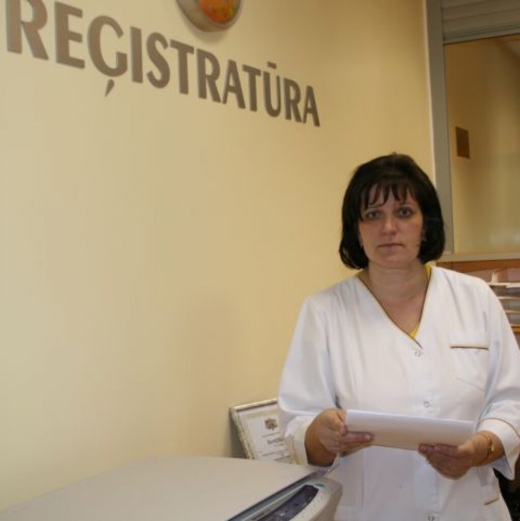 Vidzemes slimnīcas virsmāsa Valkā Iraida Ārgale uzskata, ka, ieviešot jaunās pacienta nodevas, cilvēki visticamāk vairs neārstēsies stacionārā.
Autors: Inga Karpova