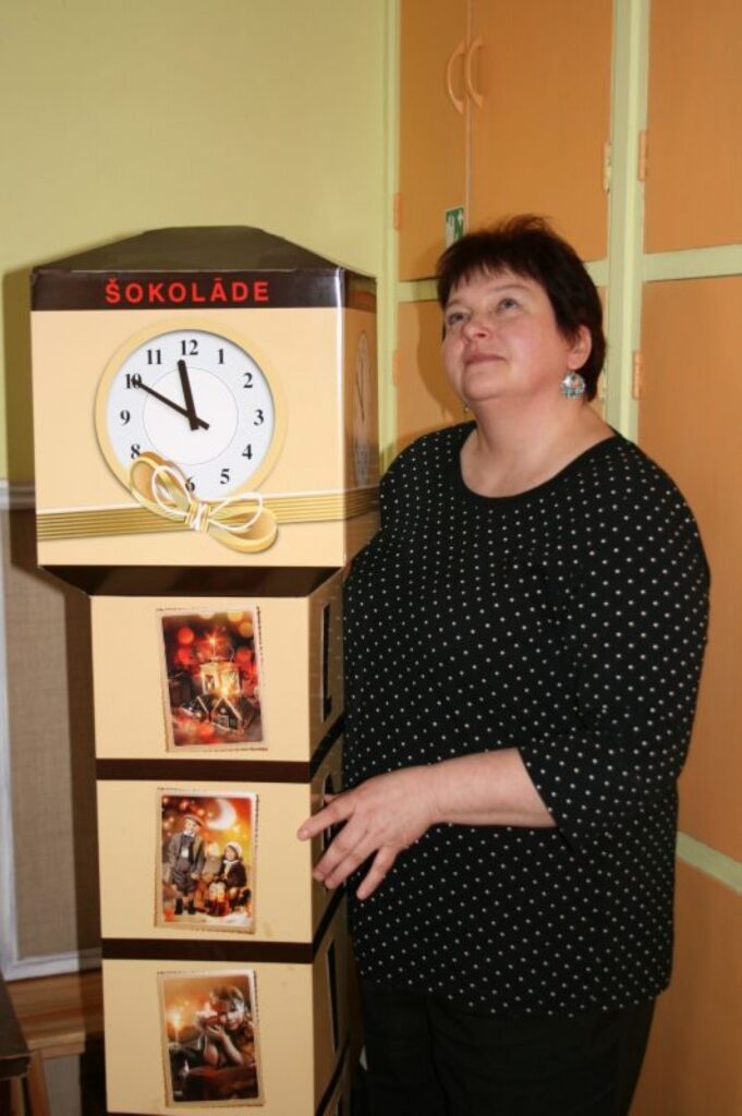 Trikātas pamatskolas pirmsskolas izglītības iestādes skolotāja Maija Ingeleviča mēdz pasapņot par tāliem un eksotiskiem ceļojumiem, kuros viņa noteikti arī kādreiz aizbraukšot. 
Autors: Ingūna Johansone