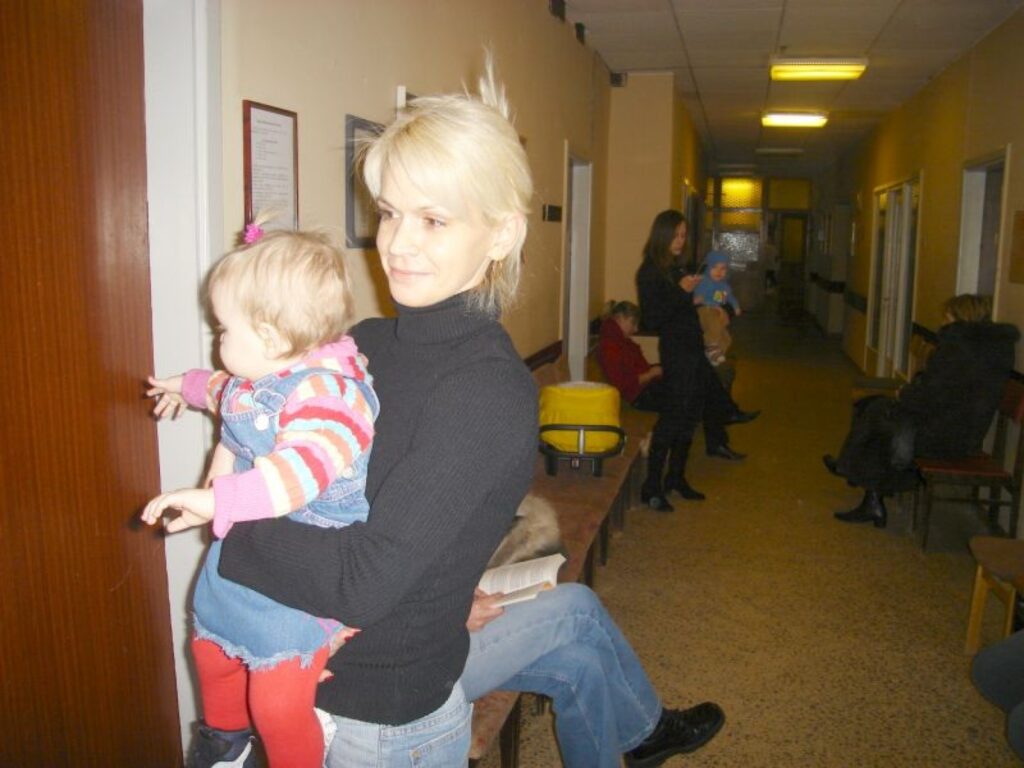 Par vīrusu hepatītu A Smiltenē dzirdējusi poliklīnikā sastaptā Sarmīte Kondratjeva. “Mani tas uztrauc, jo mājās ir skolnieks. Skolās vajadzētu atgādināt bērniem, lai mazgā rokas,” viņa saka.
Autors: Sandra Pētersone