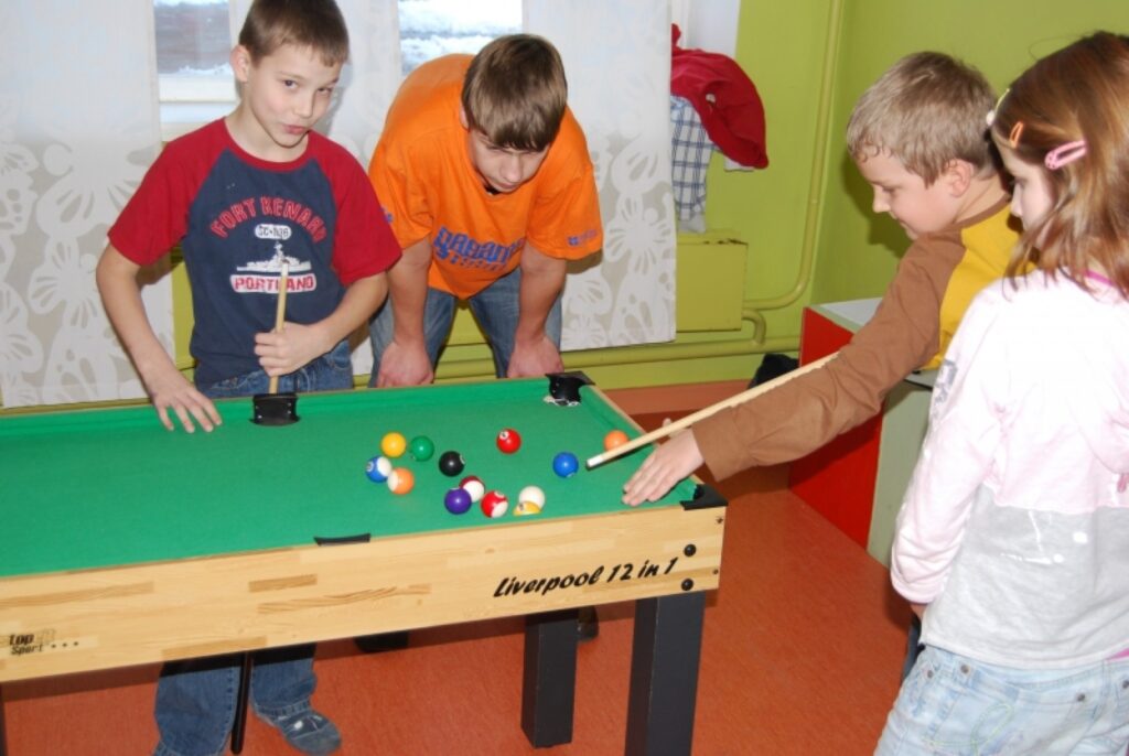 Strenču vidusskolas jaunāko klašu skolēni pirmo reizi jaunās galda spēles izmēģināja turnīrā un bija sajūsmā. 
Autors: Sandra Pētersone