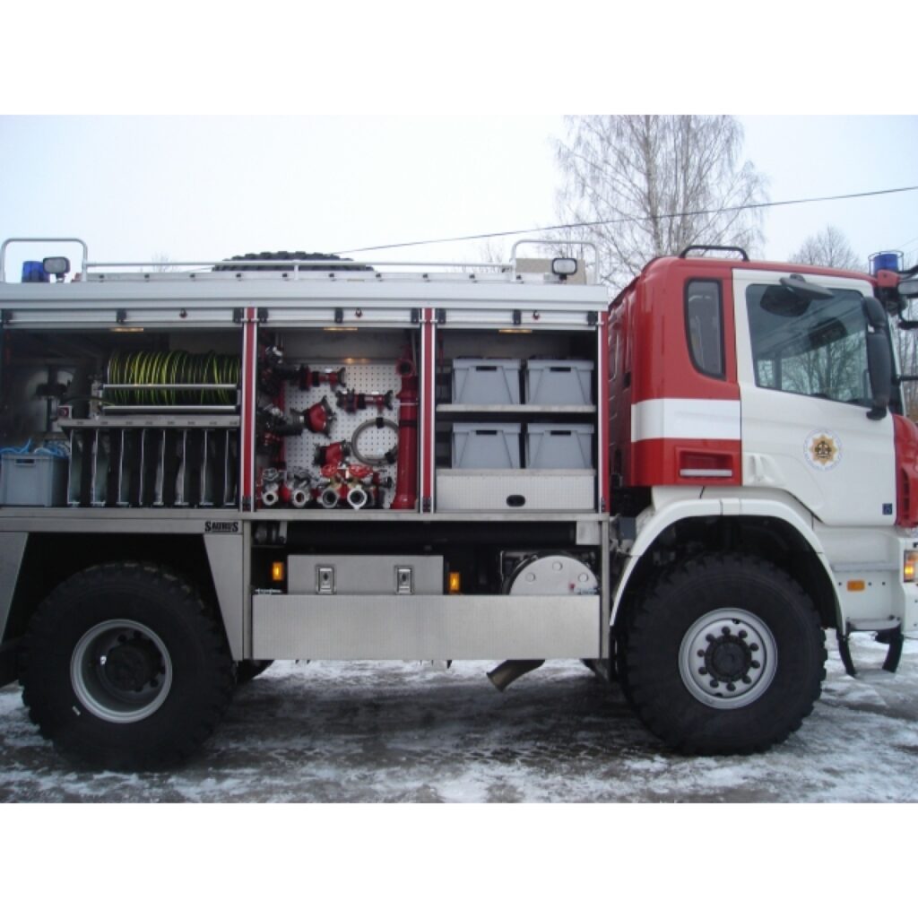 Šodien Strenčos svinīgi no garāžas izbrauca Valsts ugunsdzēsības un glābšanas dienesta Valkas brigādes Strenču posteņa jaunā automašīna.

Postenis saņēmis Zviedrijā ražotu 2008. gada izlaiduma “Scania”. Ugunsdzēsēju aprīkojuma...
Autors: Sandra Pētersone