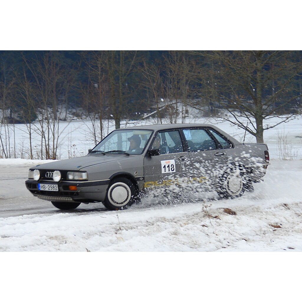 Šodien dienas lielākajā daļā Smiltenes supersprinta trasē pulcējās daudzi autosporta cienītāji, jo tur norisinājās „Amatieru kauss 2009” 8. posms. Trijās automašīnu klasēs piedalījās 36 dalībnieki. Supersprinta trasi iecienījuši gan Valkas...
Autors: Santa Sinka