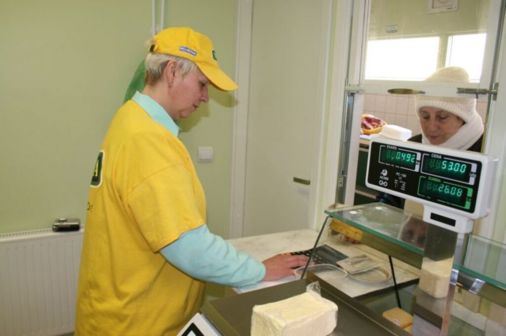 Valgas tirgus pārdevēja Dina Cīrule stāsta, ka no pircējiem par trikātiešu sieru dzirdējusi tikai labus vārdus.
Autors: Aivars Zilbers