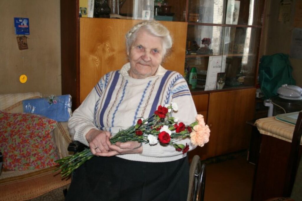 Pensionāre Mirdza Priedīte ir piedzīvojusi gan izsūtījumu, gan tuvinieku nāvi divās armijās. 
Autors: Aivars Zilbers