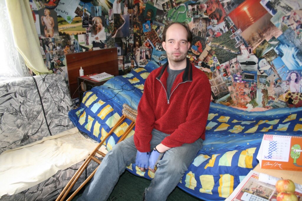 Jānis Ozoliņš kalendārā martā krustu pārvilcis visām tām dienām, kuras bijis spiests pavadīt mājās. 
Autors: Aivars Zilbers