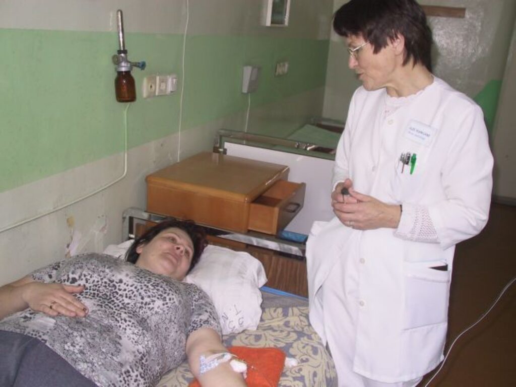 Sarkanā Krusta Smiltenes slimnīcas ārste Ilze Kumsāre uzskata, - ir svarīgi rast iespēju, sākot no ceturtās dienas samazināt pacienta iemaksu par ārstēšanos stacionārā.
Autors: Sandra Pētersone