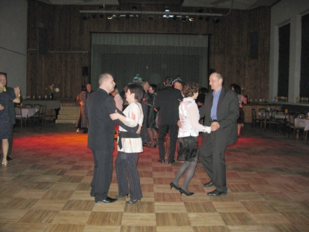 Smiltenes kultūras un sporta centra darbinieki cer, ka uz nākamajām ballēm ieradīsies vairāk cilvēku, lai atpūstos no ikdienas darbiem un gūtu svētku sajūtu.
Autors: Sandra Pētersone