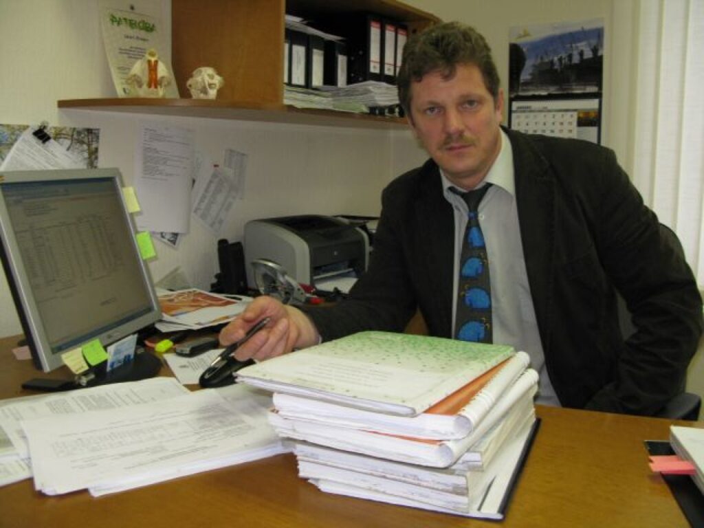 Valsts meža dienesta Strenču mežniecības mežzinis Jānis Ence informē, ka mežniecībā ciršanas apliecinājuma lielākā ņēmēja ir valsts akciju sabiedrība “Latvijas valsts meži”.
Autors: Sandra Pētersone