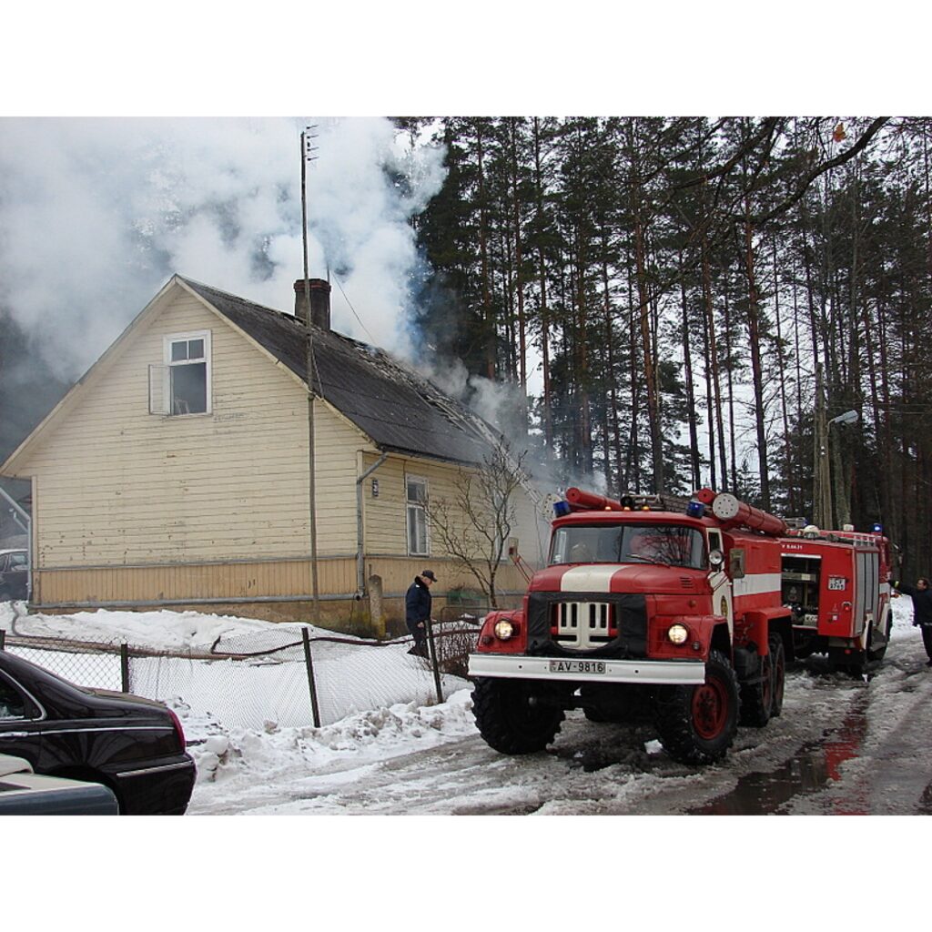 Šodien Smiltenē izcēlās ugunsgrēks dzīvojamā mājā Blaumaņa ielā. Sīkāk par notikušo stāstīsim rīt, 30. martā.
Autors: Santa Sinka