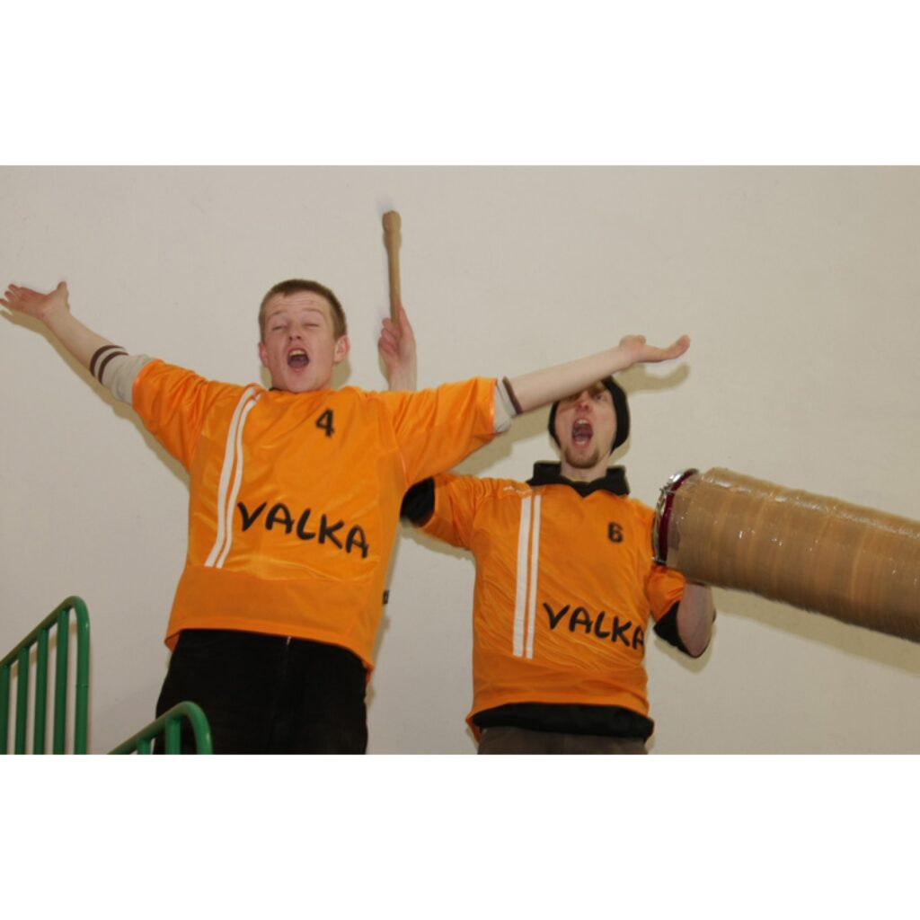 Piektdien Valkas ģimnāzijas sporta hallē nedaudz vairāk kā stundu pirms pusnakts noslēdzās Vidzemes otrās līgas čempionāts florbolā. Pēdējā spēle praktiski neko nemainīja turnīra tabulā. Valcēnieši itin pārliecinoši uzvarēja FK “Kalsnava”,...
Autors: Aldis Dubļāns