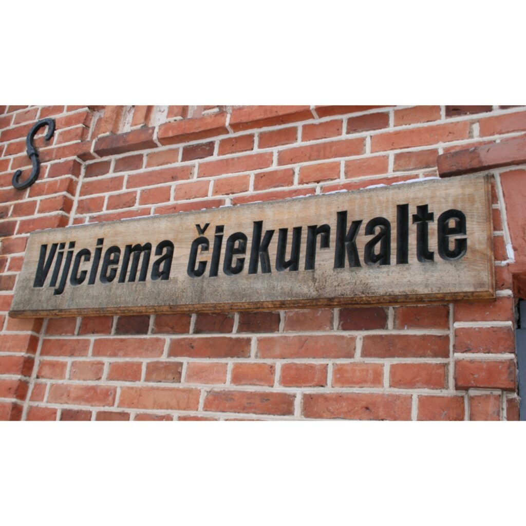 Vijciema čiekurkalte. Šāda tipa kalte, iespējams, ir vienīgā ne tikai Eiropā, bet visā pasaulē.
1. Vijciema čiekurkalte ir Eiropas nozīmes tehnikas piemineklis.

2. Čiekurkaltes saimnieks Ivars Palejs demonstrē, kā trešajā kaltes stāvā...
Autors: Aldis Dubļāns