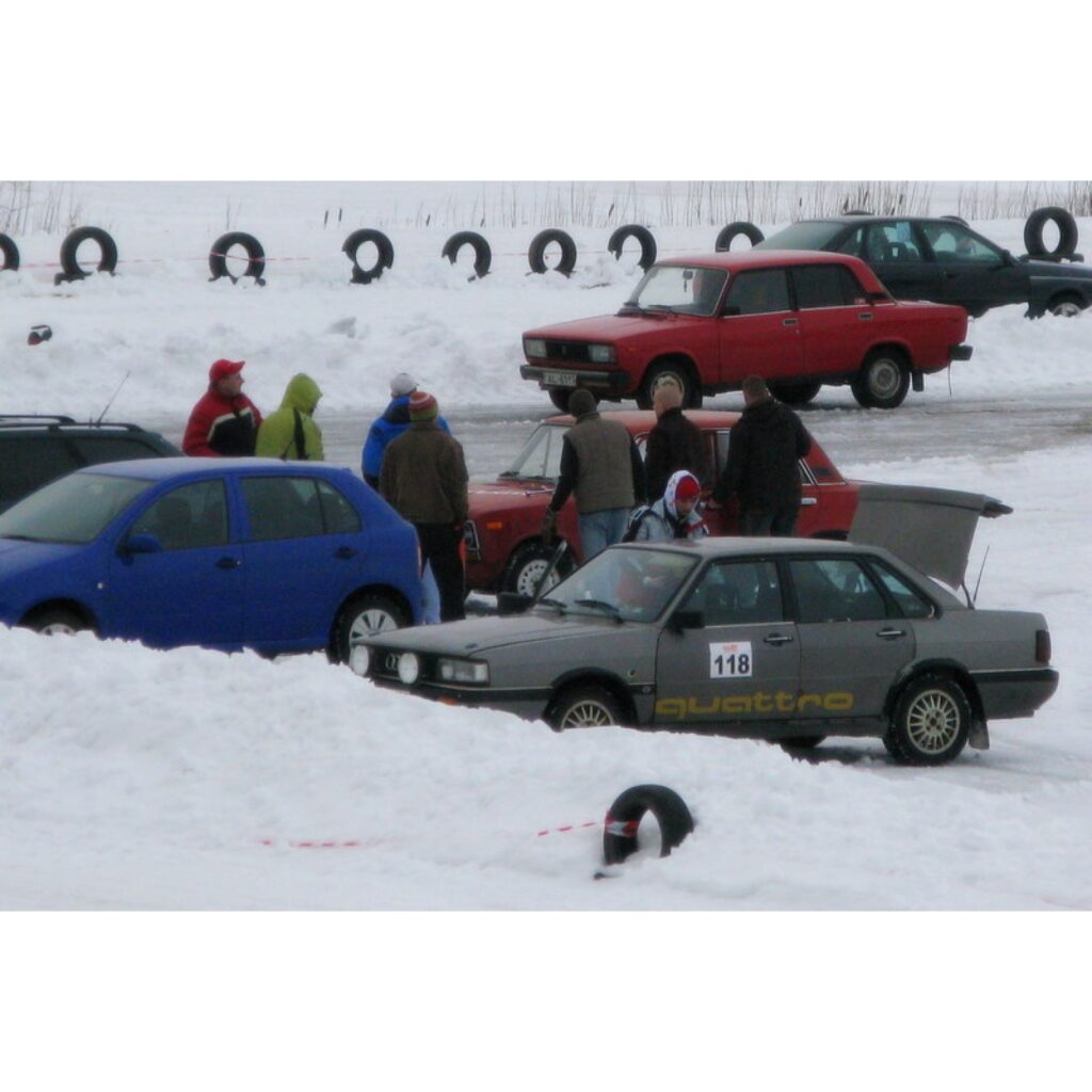 1. Autosporta entuziasti „Amatieru kausā 2009” pulcējās pēdējo reizi, jo klāt bija 12. jeb noslēdzošais posms. Posmu skaits mačos pēdējo gadu laikā bijis rekordliels.

2.Ap pulksten 17.00, kad sākās brīvie treniņi, sacensību organizators...
Autors: Santa Sinka