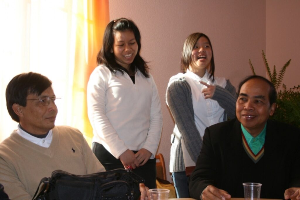 Otrdien Valkas ģimnāzijā viesojās deviņi skolotāji no eksotiskās Taizemes. Par to visvairāk priecājās taizemietes – Maija un Wink, kas uz laiku kļuvušas par Smiltenes un Valkas ģimnāzijas skolniecēm. 
Autors: Inga Karpova