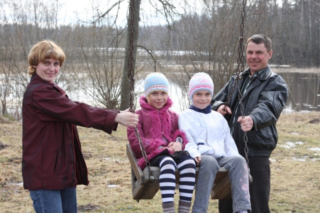 Vijciema pagasta “Vecpunkalēs” Blausu ģimene svin Lieldienas.
Autors: Aldis Dubļāns