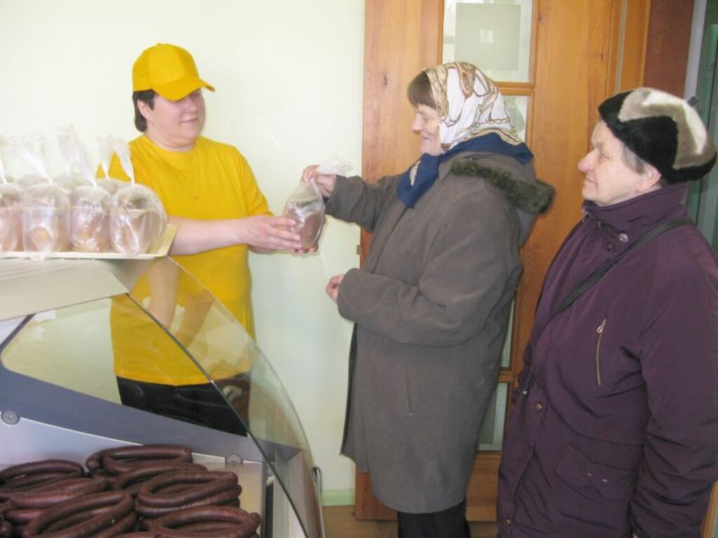 Vakar pirmie maznodrošinātie smiltenieši bez maksas saņēma siltu ēdienu un maizi. Pilsētā no 1. aprīļa sākusi darbu zupas virtuve.
Autors: Sandra Pētersone