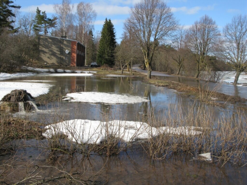  Šodien Brutuļos applūda Smiltenes pilsētas kanalizācijas aka. Attīrīšanas iekārtas nespēj tikt galā ar lietus un kūstošā sniega ūdeņiem
Autors: Sandra Pētersone
