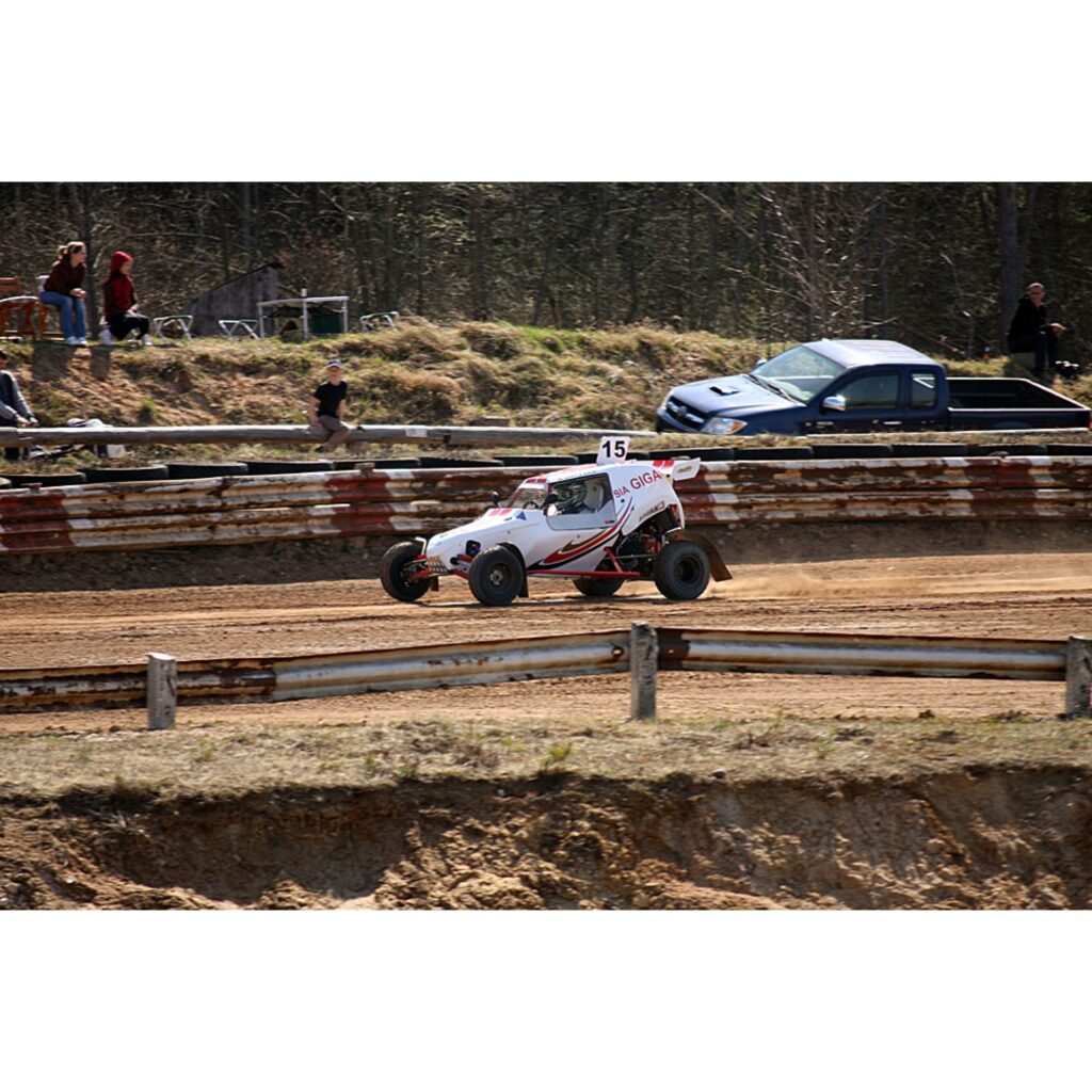 Piedāvājam fotomirkļus no Latvijas čempionāta autokrosā 1. posma, kas norisinājās 