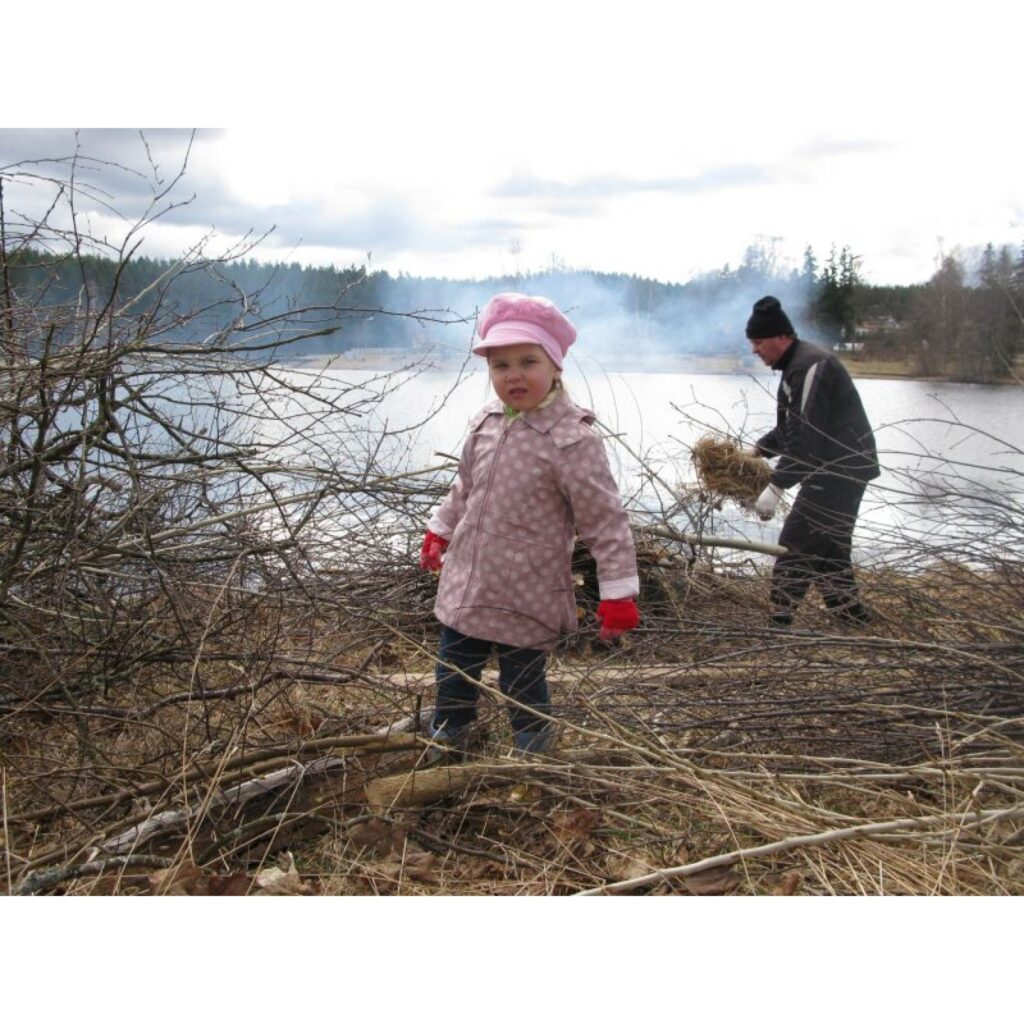 Šodien smiltenieši, spītējot vējam un cīruļputenim, piedalās Lielajā talkā. Talcieniekus un dažus viņu atradumus fotoreportāžā fiksēja arī ziemellatvija.lv.
Autors: Sandra Pētersone