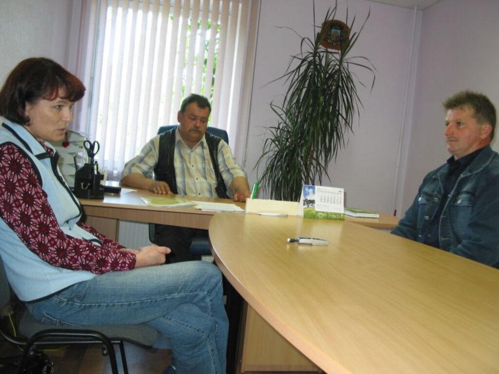 Ērģemes pagasta padomes deputāte Līga Krama, pagasta padomes priekšsēdētāja pienākumu izpildītājs Mārtiņš Kreilis un deputāts Aigars Miķelsons uzskata, ka par vēlu sākuši protestēt pret notiekošo pagastā.
Autors: Ingūna Johansone