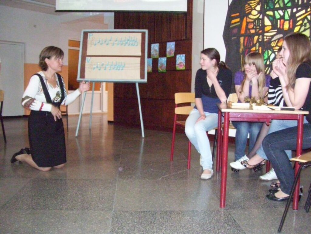 Palsmanes pamatskolas direktores vietniecei audzināšanas darbā Ingai Rukai nācās tēlot tā, lai viņas komanda uzminētu “Līvu” dziesmas “Piedod man” nosaukumu.
Autors: No personīgā arhīva