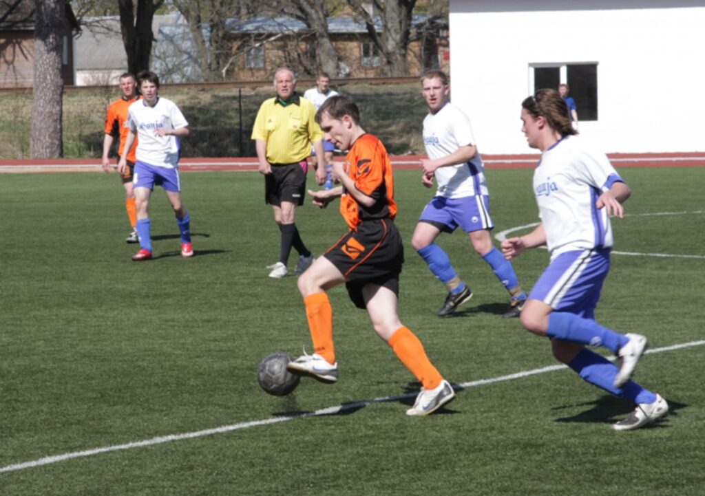 Uzbrukumā dodas Gatis Grinbergs – kreisās malas uzbrucējs.
Autors: Aldis Dubļāns