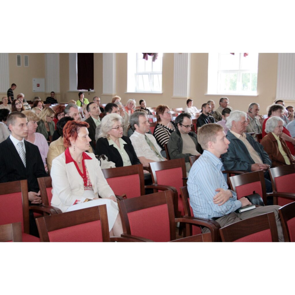 Valkas kultūras namā notika “Ziemeļlatvijas” organizētā tikšanās ar deputātu kandidātiem no septiņiem partiju sarakstiem, kurus 6. jūnija pašvaldības vēlēšanās ievēlēsim topošā Valkas novada domē.
Autors: Aldis Dubļāns