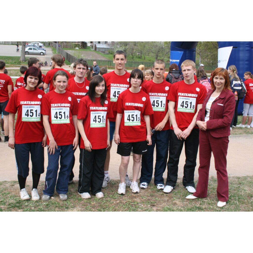 Igaunijas 18 apriņķos notiek sacensības stafetes skrējienos. Šis nedēļas nogalē tās notika arī Valgā pie pilsētas sporta halles. Interesantākais ir tas, ka organizatori uzvarētāju izlozēs, taču galvenais mērķis ir iesaistīt fiziskās...
Autors: Aldis Dubļāns