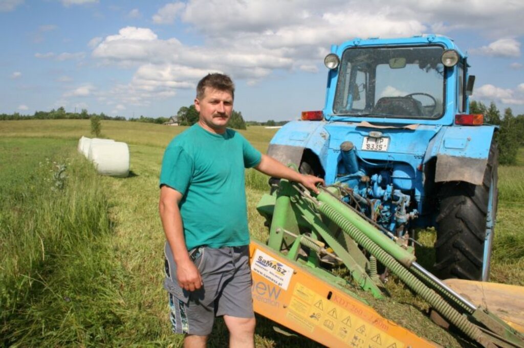 Aigars Miķelsons atzīst, ka visdrošāk un izdevīgāk ir gatavot skābsienu. 
Autors: Aivars Zilbers