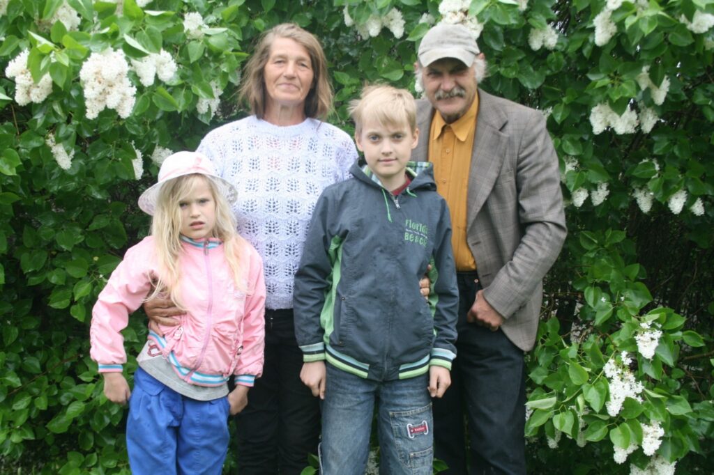 Līga un Jānis Mūži kopā ar mazbērniem Ringoldu un Aivitu.
Autors: Aivars Zilbers